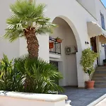 Attinia Oda ve Kahvaltı 4*
