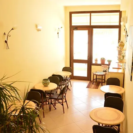Alojamento de Acomodação e Pequeno-almoço Attinia 4*