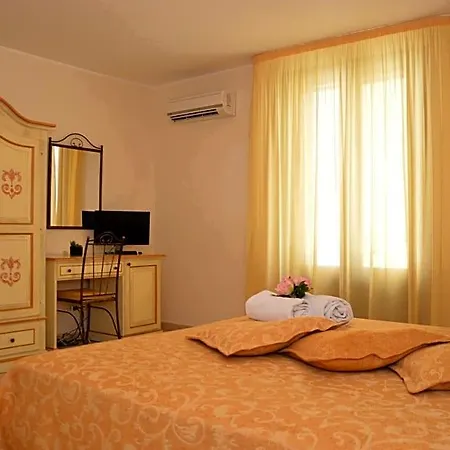 Attinia 4*